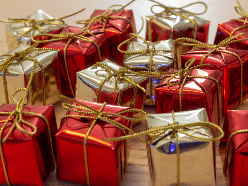 Quà tặng Giáng Sinh cho người lớn (Christmas gifts for adults)