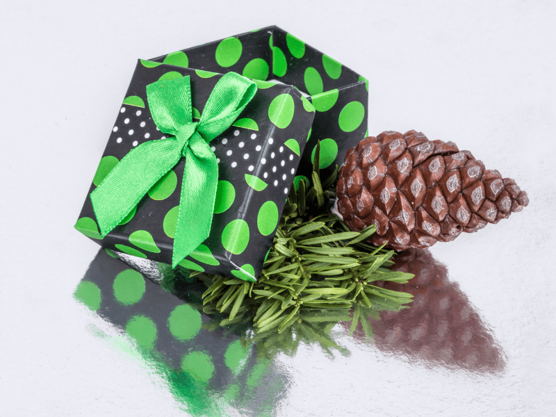 Chọn quà Giáng Sinh ý nghĩa (Choosing meaningful Christmas gifts)